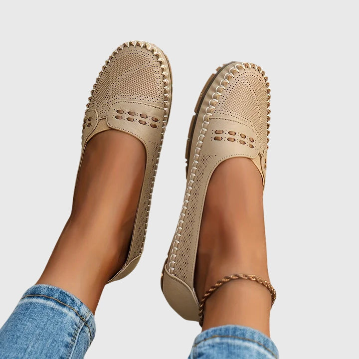 Stylish women's slip-on loafers for foot health, ideal as walking shoes with excellent support.