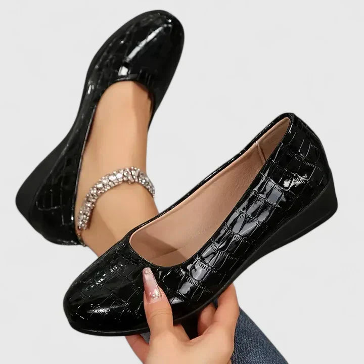 Stylish women's orthopaedic shoes for walking, providing superior foot support, comfort, and pain relief.