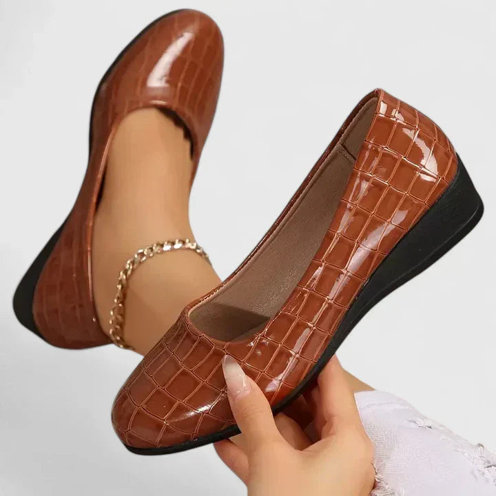 Everyday women's orthopaedic comfort shoes, ideal for walking, offering pain relief and healthy foot support.
