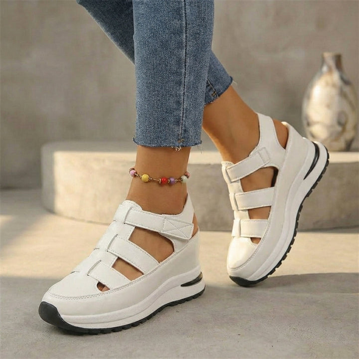 Lightweight women's closed toe platform sandals, orthopedic support for comfortable summer travel.