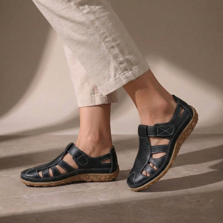 Casual women's closed-toe sandals with adjustable straps, offering orthopedic comfort & summer style.