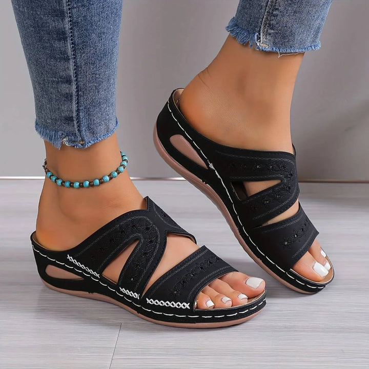 Casual women's open-toe sandals, slip-resistant sole, perfect for summer.