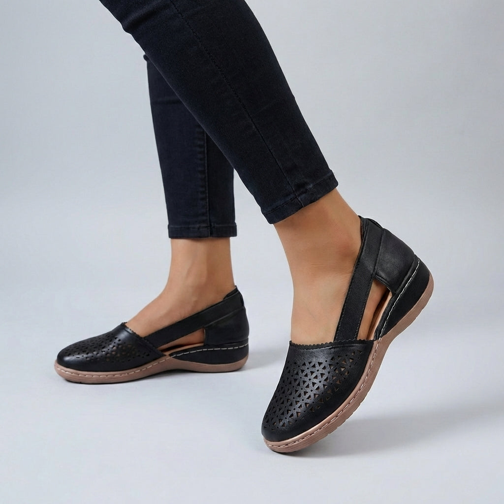 Women's orthopedic comfort sandals with scalloped design, perfect for summer casual wear & supportive travel.