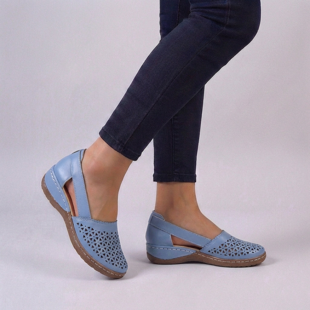 Comfortable women's orthopedic sandals, featuring a chic scalloped design, perfect for casual summer outings.