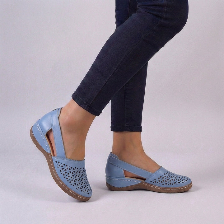Comfortable women's orthopedic sandals, featuring a chic scalloped design, perfect for casual summer outings.
