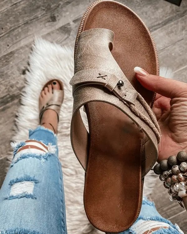 Black slip-on women's flat sandals with arch support and a stylish toe loop, perfect for everyday summer comfort.