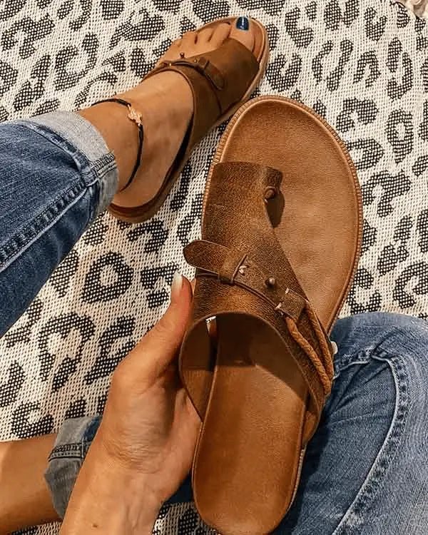 Women's arch support flat sandals, orthopedic comfort with toe loop & open toe design for effortless summer style.