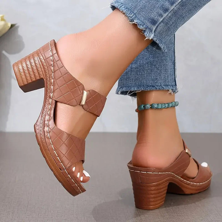 Fashionable women's orthopedic sandals, block heel, platform for comfort, chic quilted design.