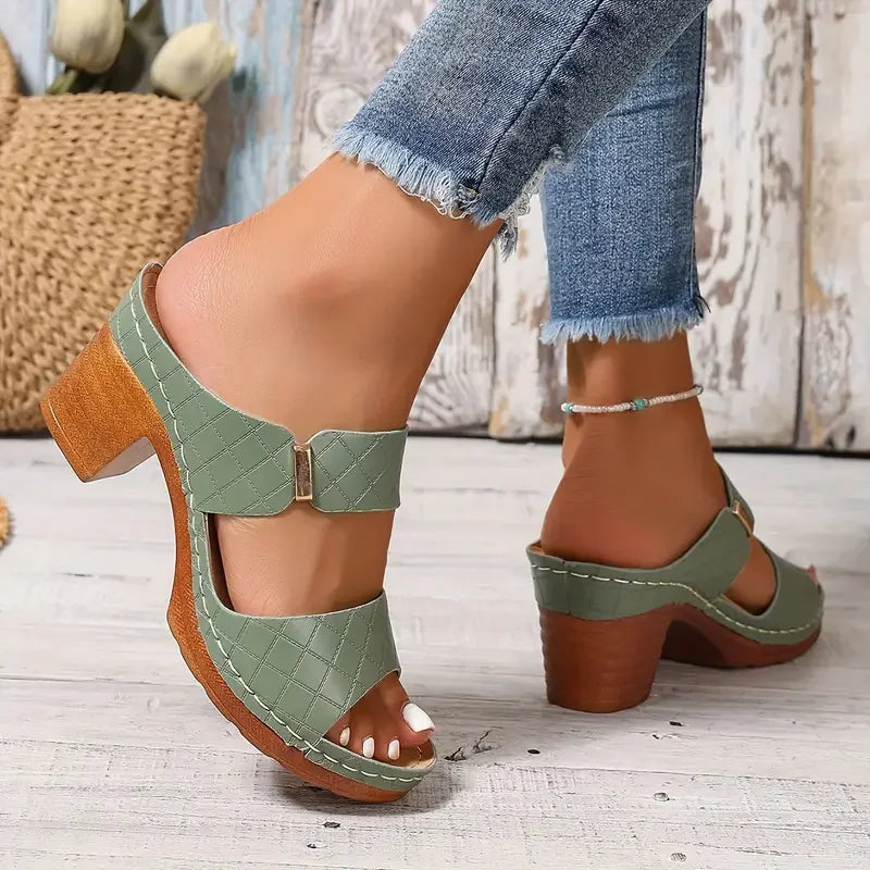 Chic women's orthopedic summer sandals, platform block heel, quilted detail, comfortable.