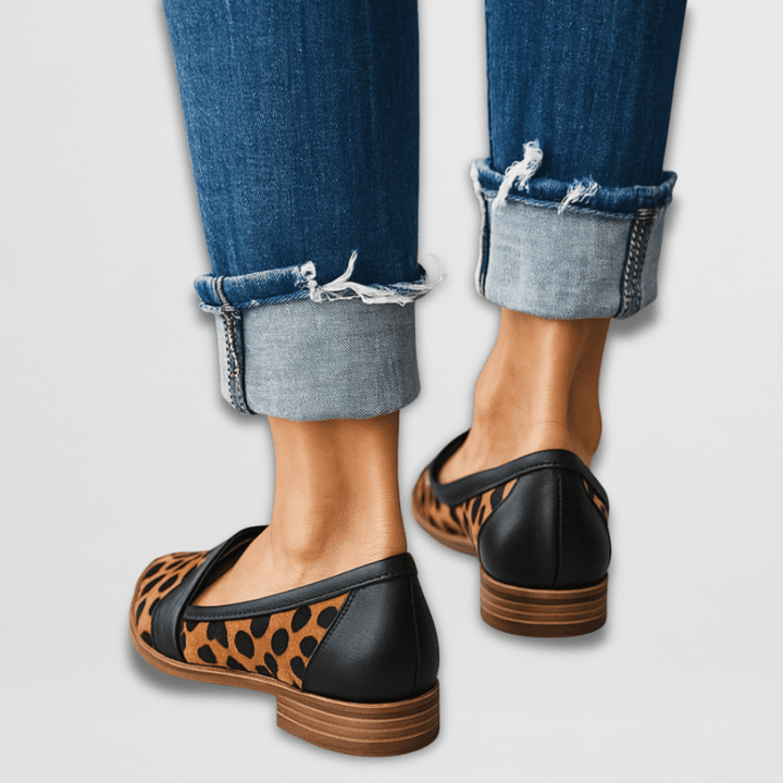 Women's elegant pointed toe loafers, offering orthopedic support & all-day comfort. Versatile slip-on flat shoes.