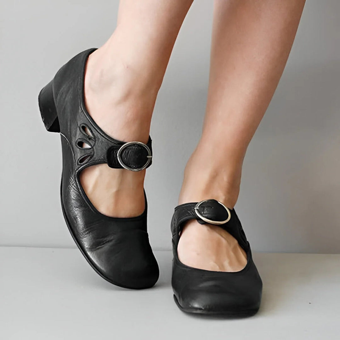Stylish women's orthopedic sandals, adjustable straps for a custom fit. Ideal casual summer footwear with comfort.
