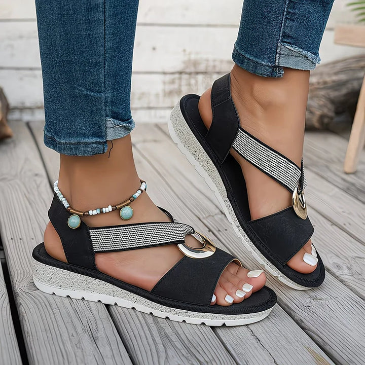 Stylish women's comfort sandals with anatomical arch support, great for any casual outing.