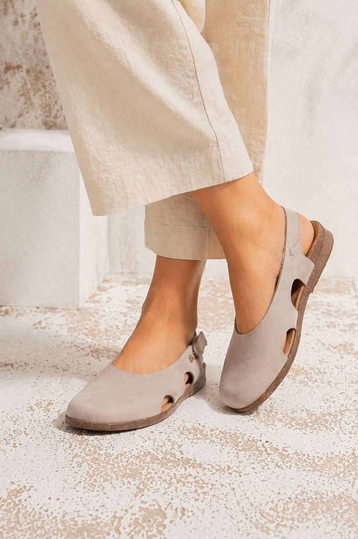 Orthopedic walking sandals for women, featuring arch support & a soft cushioned sole for ultimate comfort.