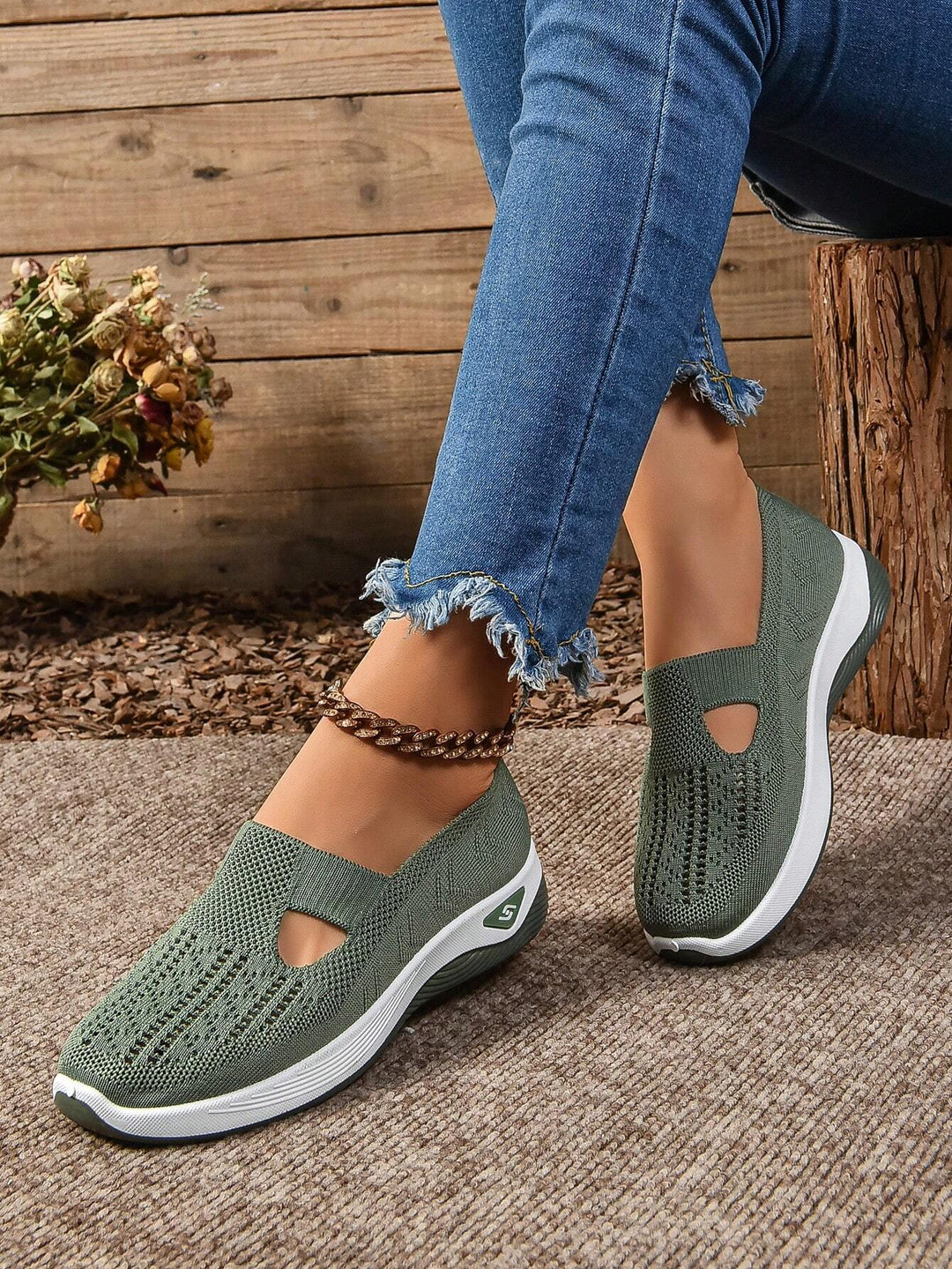 Orthopedic women's flats, breathable mesh for comfortable all-day wear.