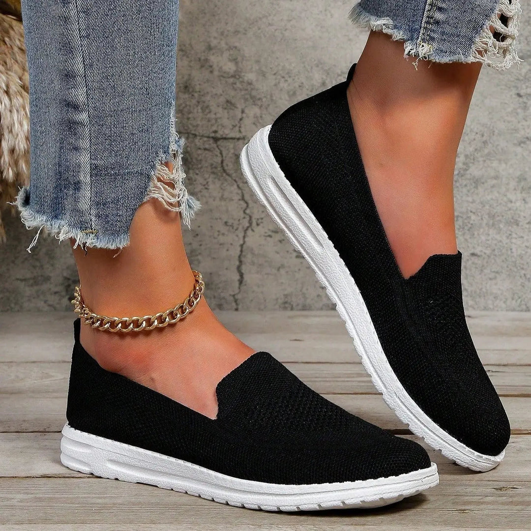 Casual women's orthopedic trainers, wide fit, offering supportive comfort for summer walking.