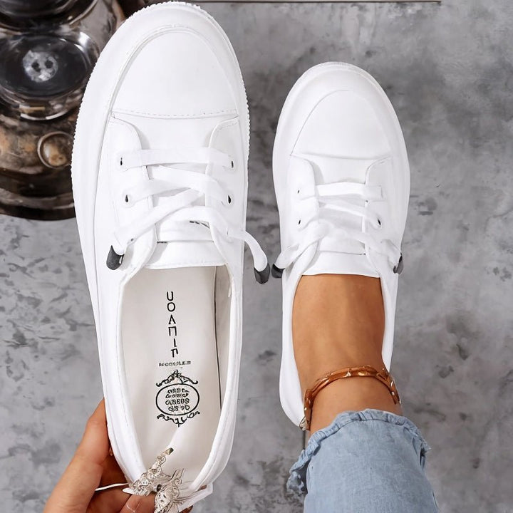 Women's orthopedic trainers with arch support & comfort for walking. Lace-up design, ideal for active everyday wear.