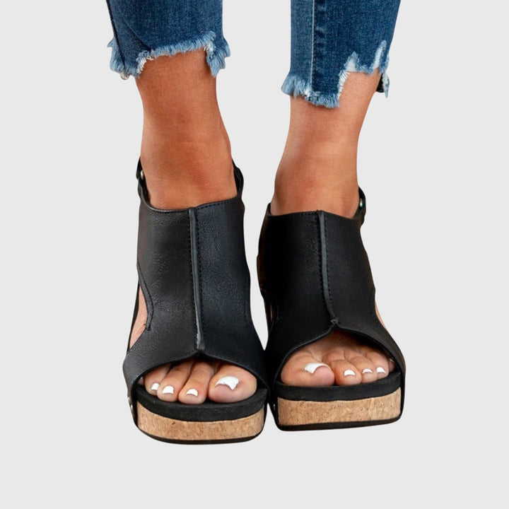 Stylish women's wedge sandals with orthopedic support. Perfect for everyday comfort and versatile summer wear.