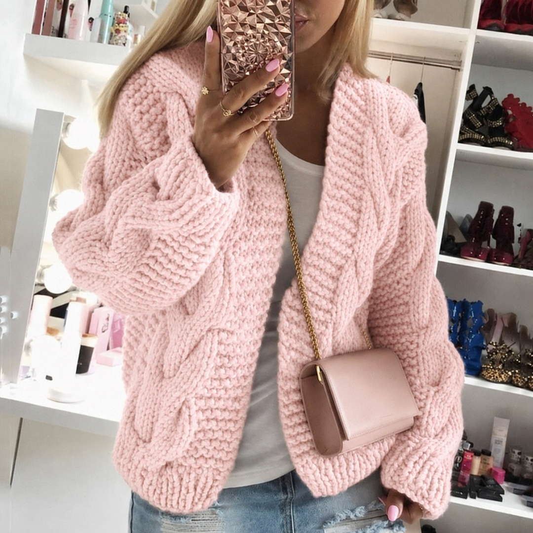 Stylish Women's Oversize Chunky Knit Cardigan with an open front. A cozy layering piece for cool weather.