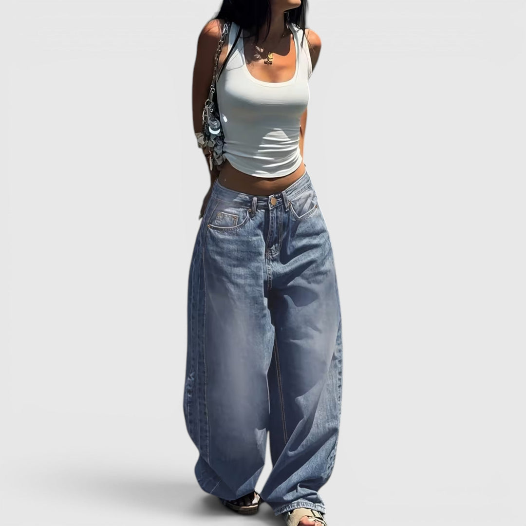 Everyday women's oversized pants, wide leg and relaxed fit, a staple for casual wear.