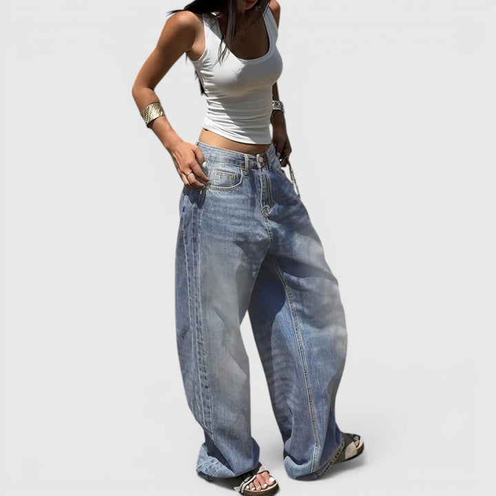 Casual women's floor length pants, wide leg, oversized and comfortable for daily wear.