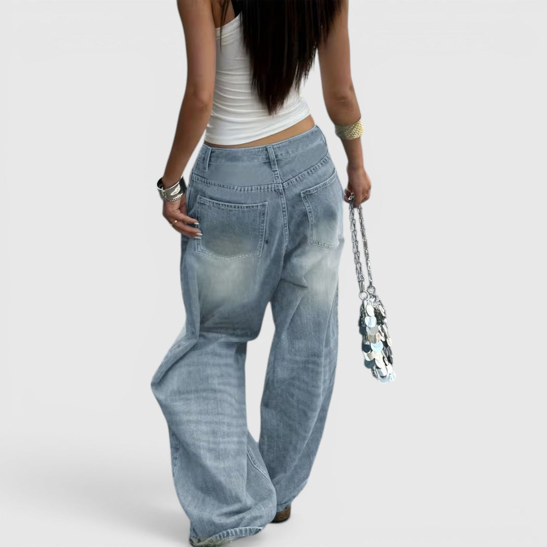 Comfortable women's straight leg pants, oversized fit, ideal for relaxed everyday fashion.