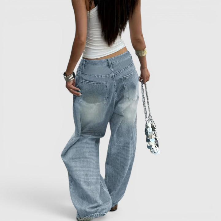 Comfortable women's straight leg pants, oversized fit, ideal for relaxed everyday fashion.