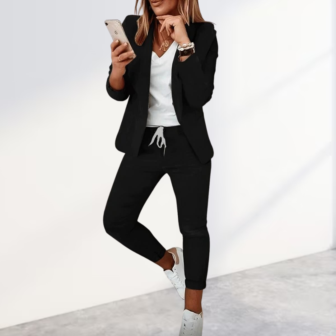 Women's oversized blazer & joggers set, perfect for casual chic, comfy loungewear, and versatile fashion.