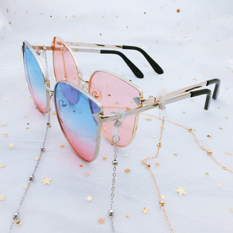 Large cat-eye sunglasses for women, oversized black frame, stylish and protective, essential summer eyewear.