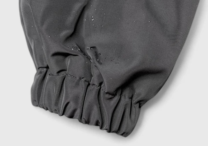 Oversized women's coat, comfortable, stylish & cozy outerwear for fashion-forward layering.