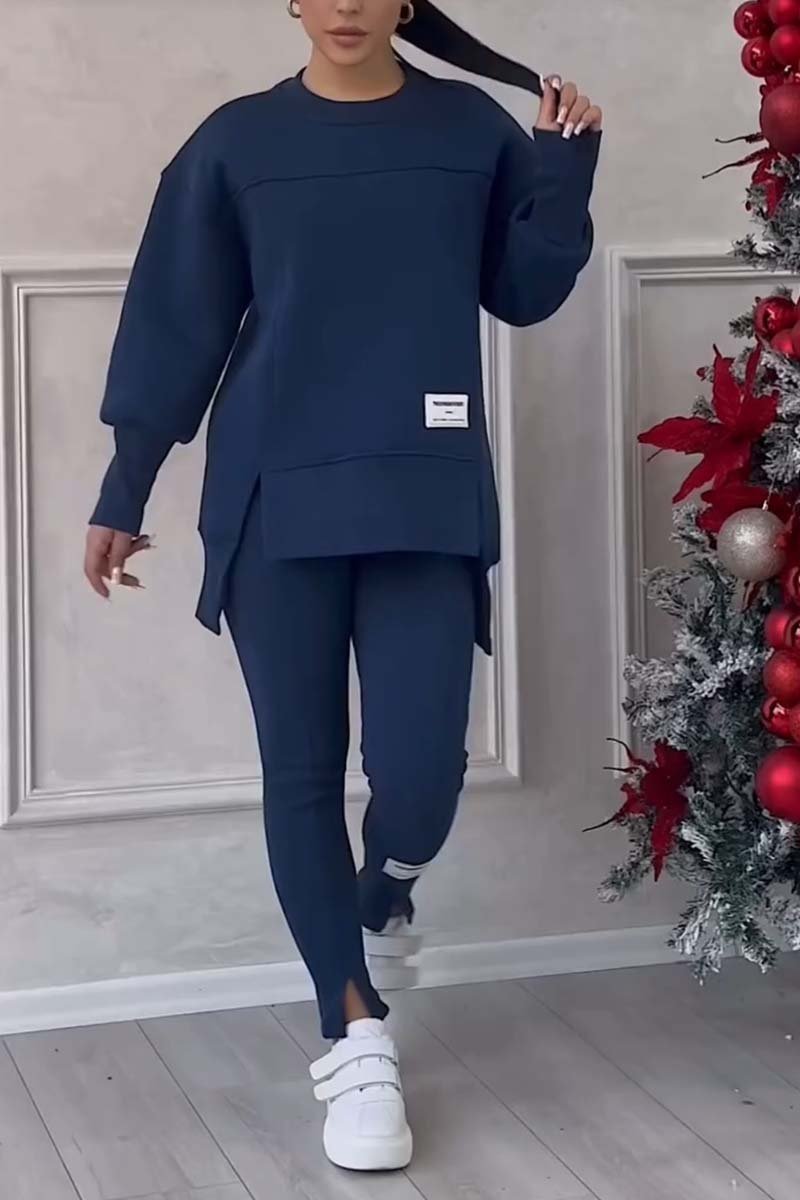 Comfortable women's leggings, paired with an oversized long sleeve top in this cozy loungewear set. Relaxed fit.