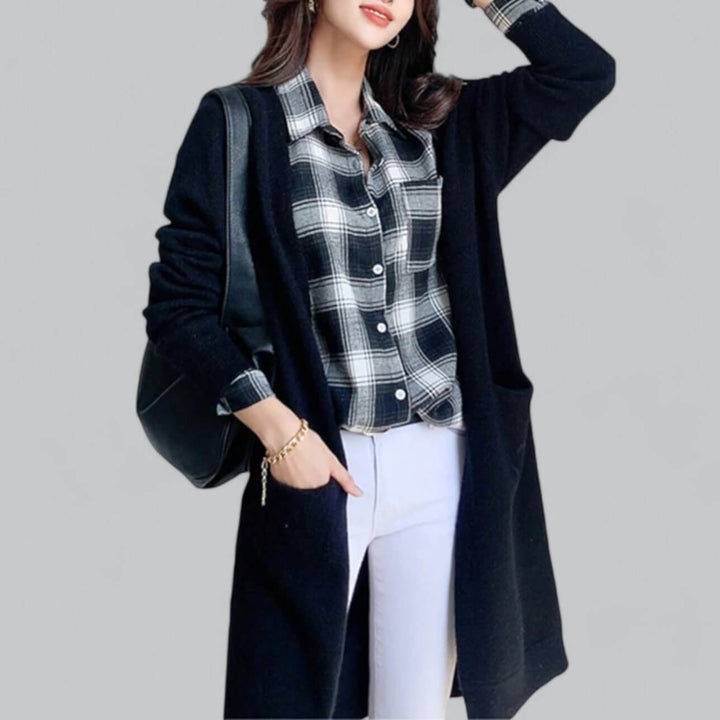 Trendy long-sleeve oversized knitted cardigan for women, ultimate cozy chic style & comfort.