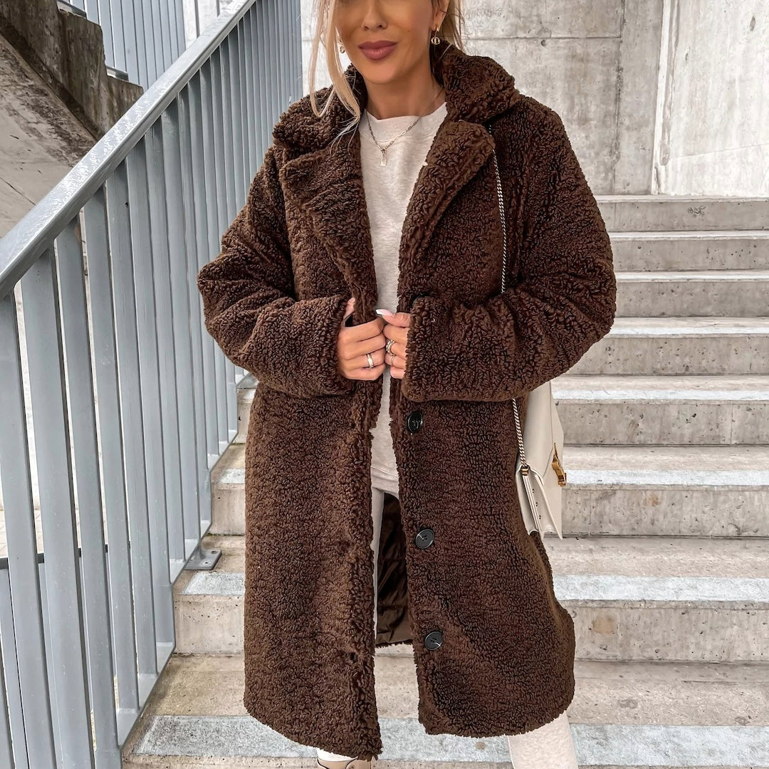 Cozy women's oversized long winter coat, designed for a warm and fashionable seasonal look.