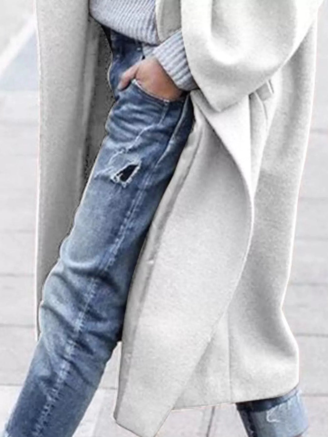 Durable women's oversized long winter coat, providing superior insulation and a chic, comfy fit.