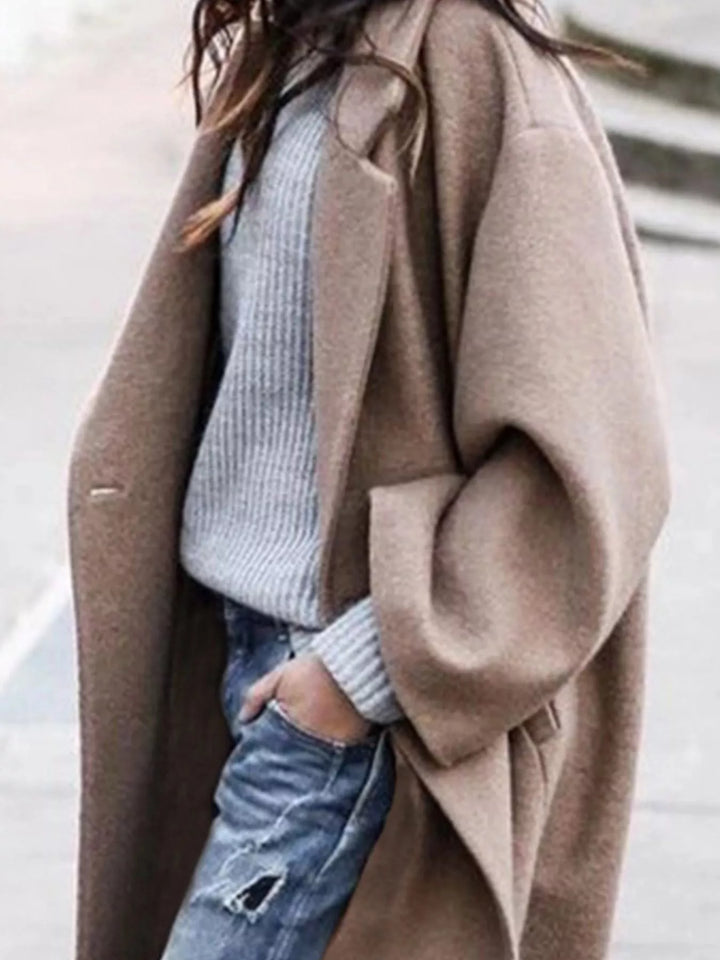 Elegant women's oversized long winter coat, perfect for layering over outfits and staying warm.