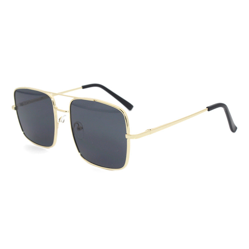Elegant women's oversized square golden frame sunglasses for fashion and UV protection.