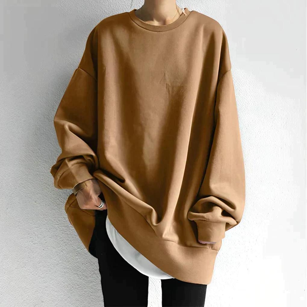 Versatile women's oversized sweater; long sleeve, relaxed fit, and crew neck ideal for casual or chic everyday wear.