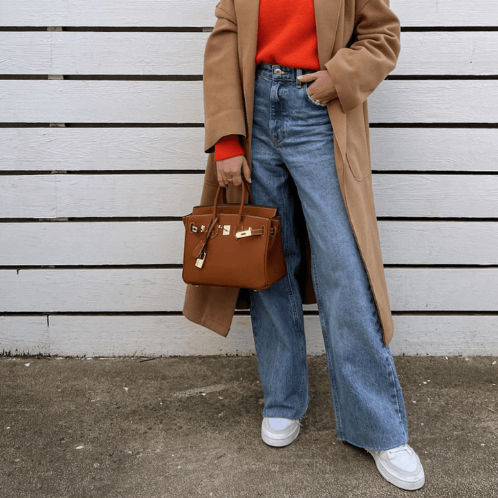 Women's oversized shoulder bag, a comfortable and stylish daily carry tote.
