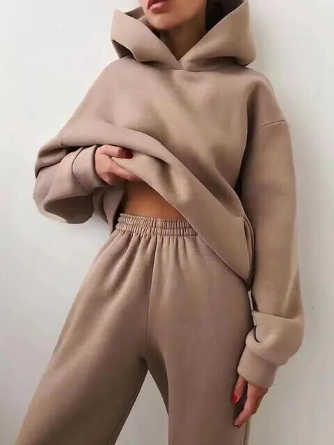 Versatile women's oversized hoodie and sweatpants set, perfect for cozy days or casual outings.