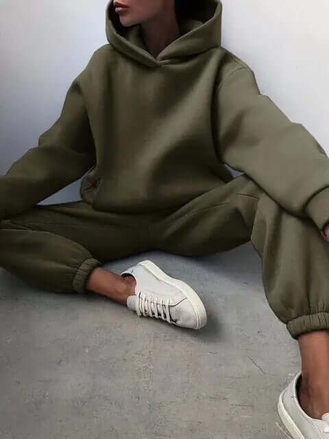 Cozy women's oversized tracksuit set, a fashionable two-piece outfit for lounging or errands.