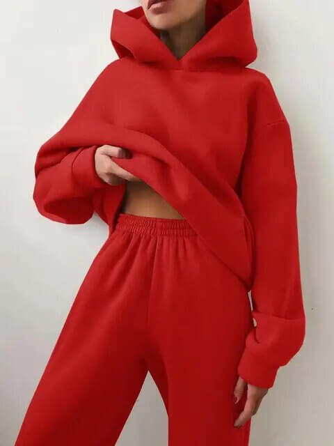Stylish women's oversized hoodie & sweatpants set, comfortable loungewear for a chic winter look.