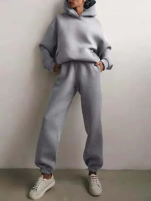 Women's fashion oversized tracksuit set, a cozy hoodie & sweatpants combo for everyday casual wear.