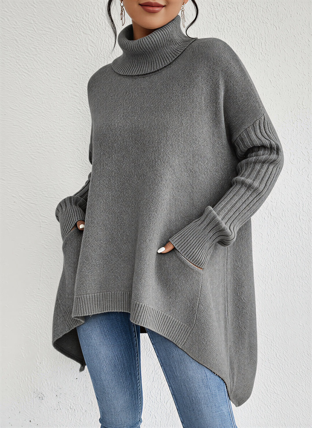 Cozy women's oversized turtleneck sweater with a stylish fit, ideal for comfortable casual wear.