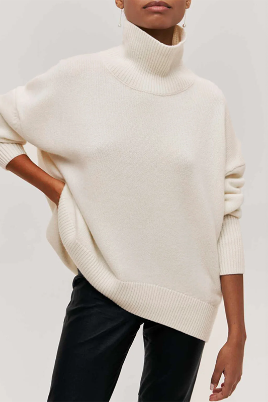 Versatile women's oversized turtleneck sweater, a cozy and comfortable pullover perfect for everyday casual style.