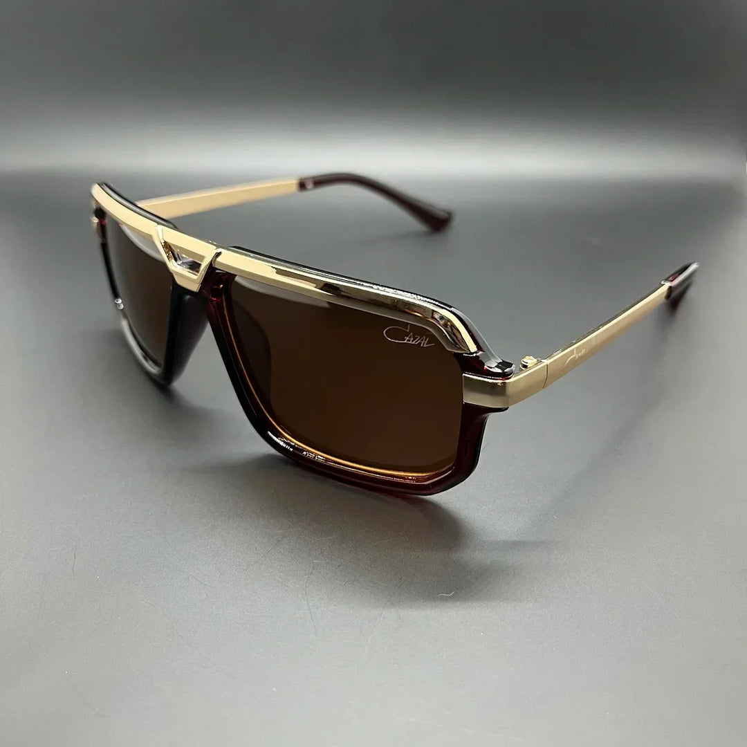 Classic women's oversized vintage sunglasses, providing fashionable UV protection and retro eyewear style.