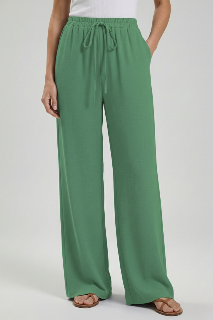 Relaxed women's palazzo pants, perfect for vacation, with a comfortable drawstring & pockets.