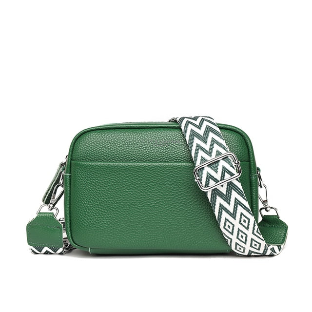 Fashionable women's pebbled leather handbag, a versatile crossbody bag with an adjustable shoulder strap.