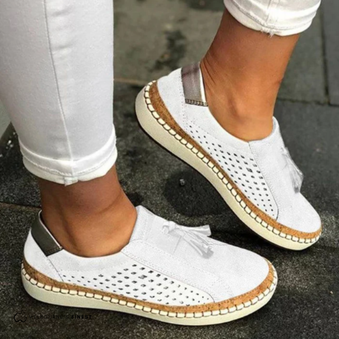 Comfortable women's perforated slip-on flat shoes, featuring stylish tassels. Perfect for casual spring fashion.