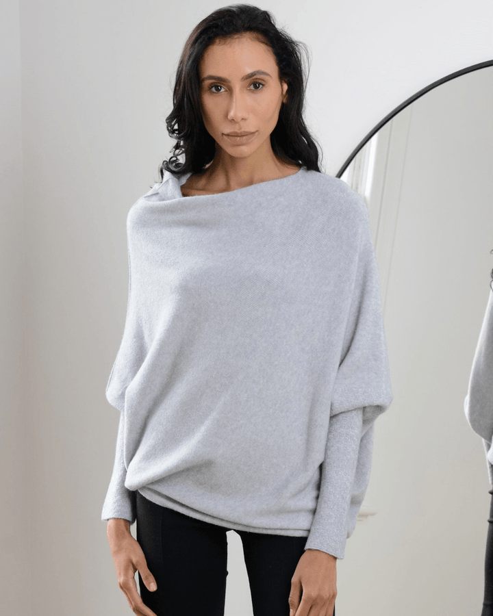 Timeless Women's Piper loose sweater for lasting comfort & style. An essential piece for any wardrobe.
