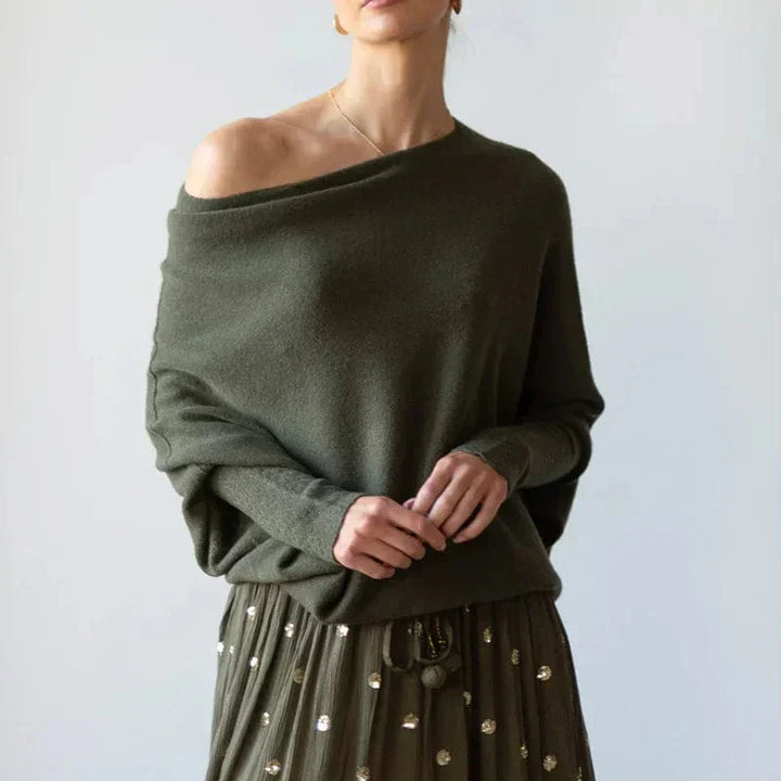 Cozy Women's Piper loose sweater, offering timeless comfort and elegant style for any casual occasion.
