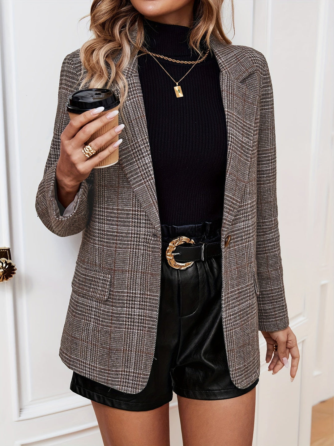 Women's plaid long sleeve casual blazer. Chic and versatile tailored jacket for office or everyday fashion.
